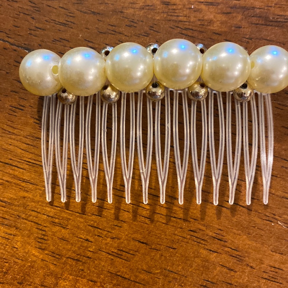Hair Comb with Large Faux Pearls and Smaller Gold Balls!